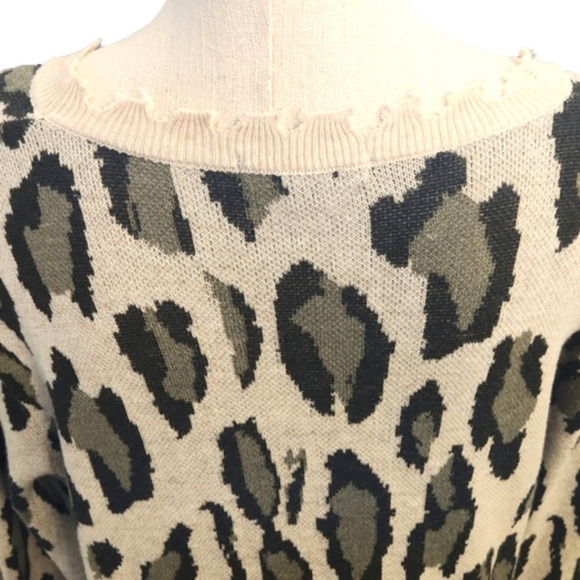 Womens LUSH cream & army green leopard spot sweater size Small - Picture 6 of 12